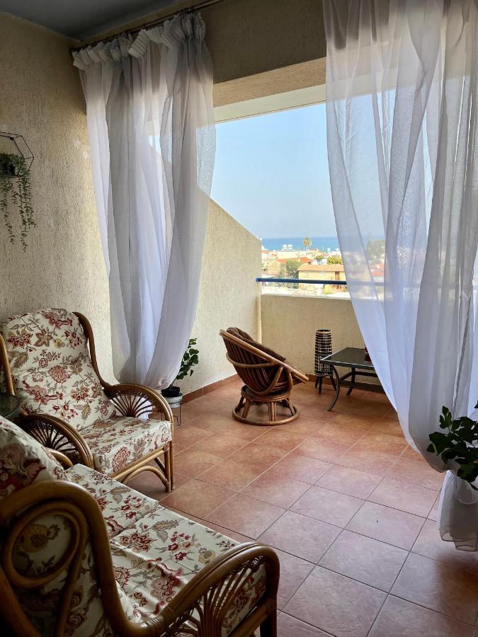 Carisa Holiday Rooms Larnaca Bagian luar foto