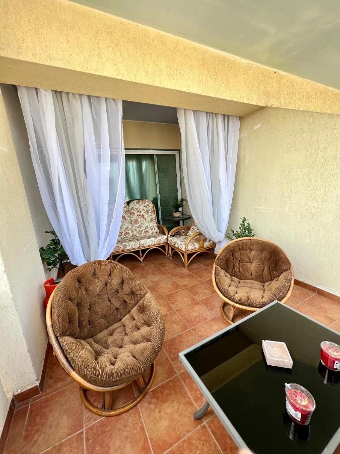 Carisa Holiday Rooms Larnaca Bagian luar foto